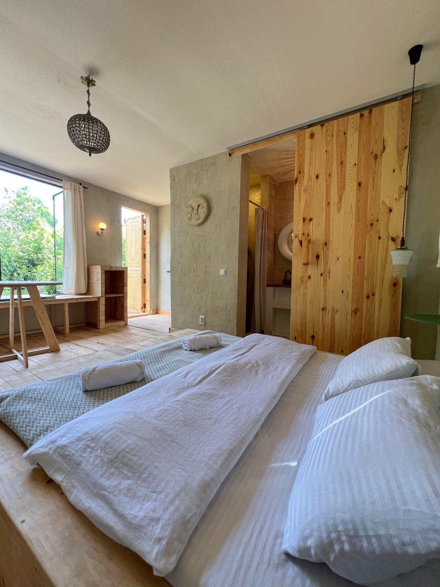 Karma Hostel มาร์ทวิลิ ภายนอก รูปภาพ